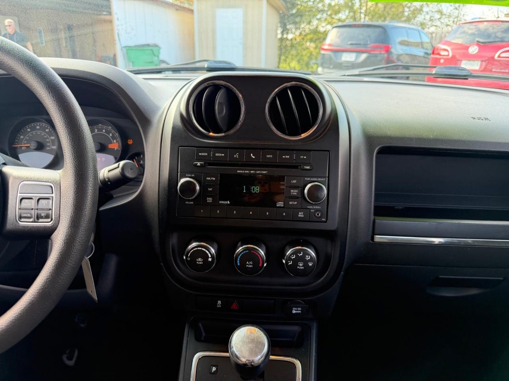 Jeep Patriot Vehicle Full-screen Gallery Image 14