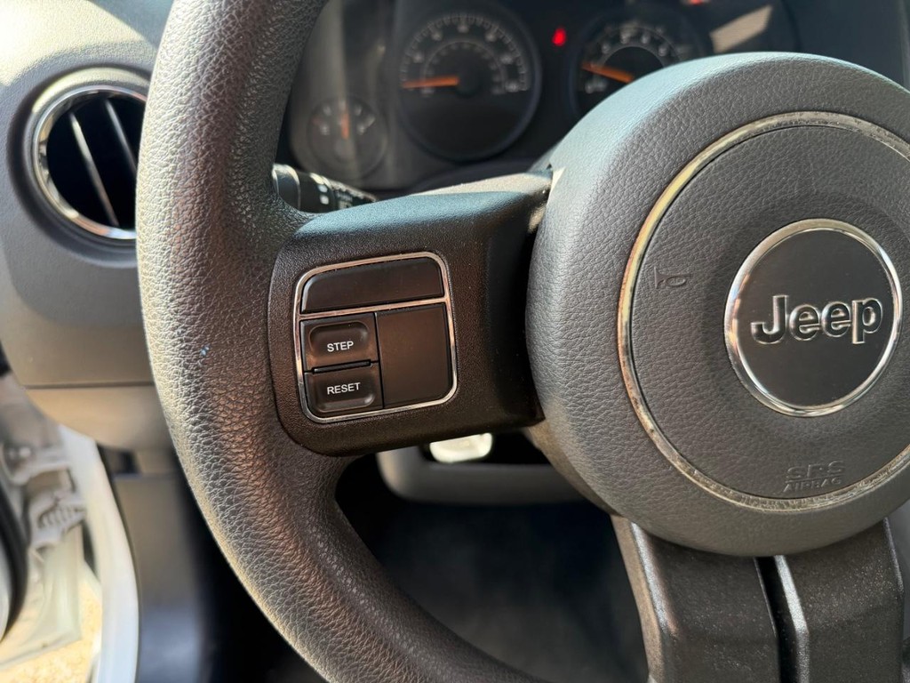 Jeep Patriot Vehicle Full-screen Gallery Image 19