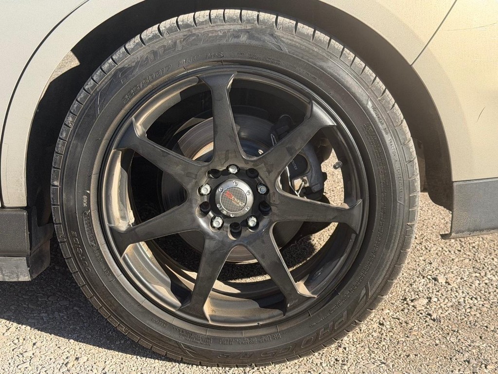 Ford C-Max Hybrid Vehicle Full-screen Gallery Image 6