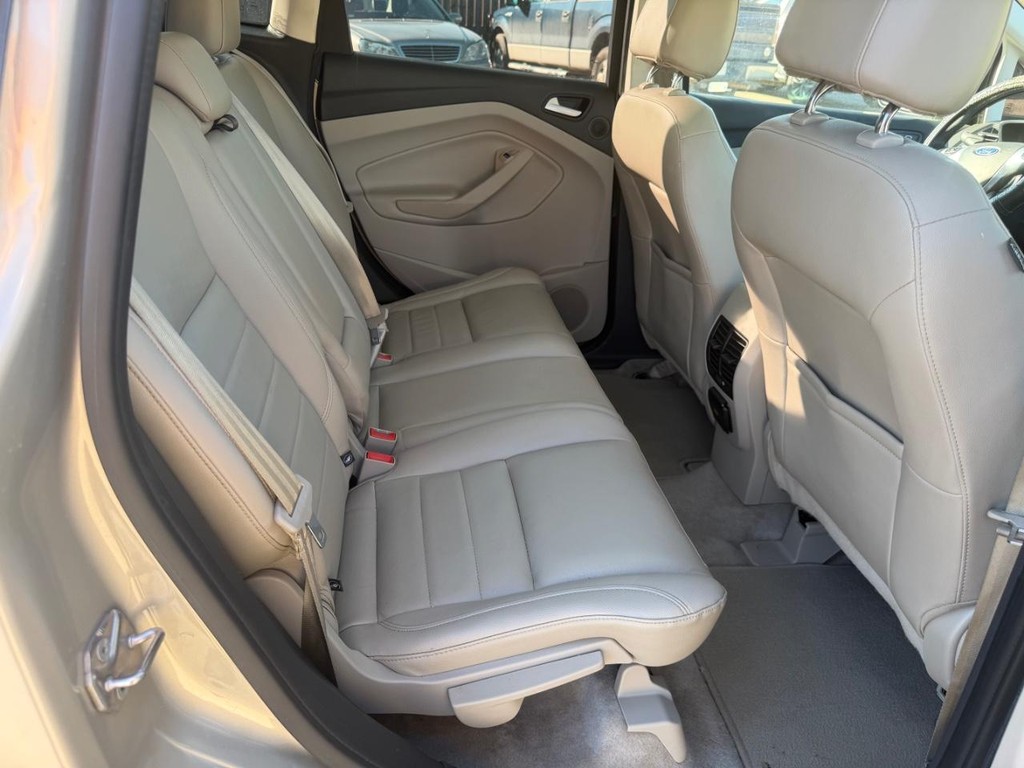 Ford C-Max Hybrid Vehicle Full-screen Gallery Image 10