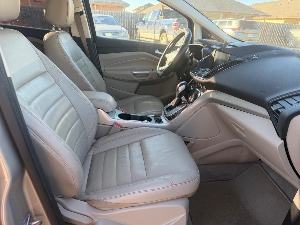 Ford C-Max Hybrid Vehicle Full-screen Gallery Image 15