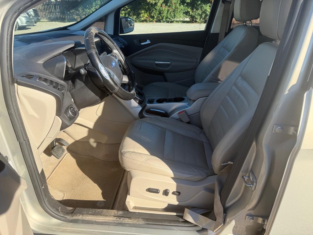 Ford C-Max Hybrid Vehicle Full-screen Gallery Image 16