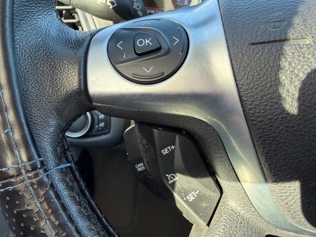 Ford C-Max Hybrid Vehicle Full-screen Gallery Image 20