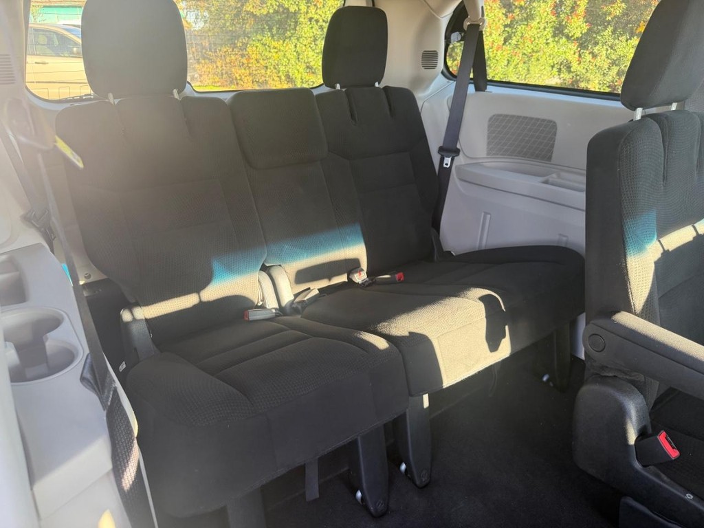 Dodge Grand Caravan Vehicle Full-screen Gallery Image 11