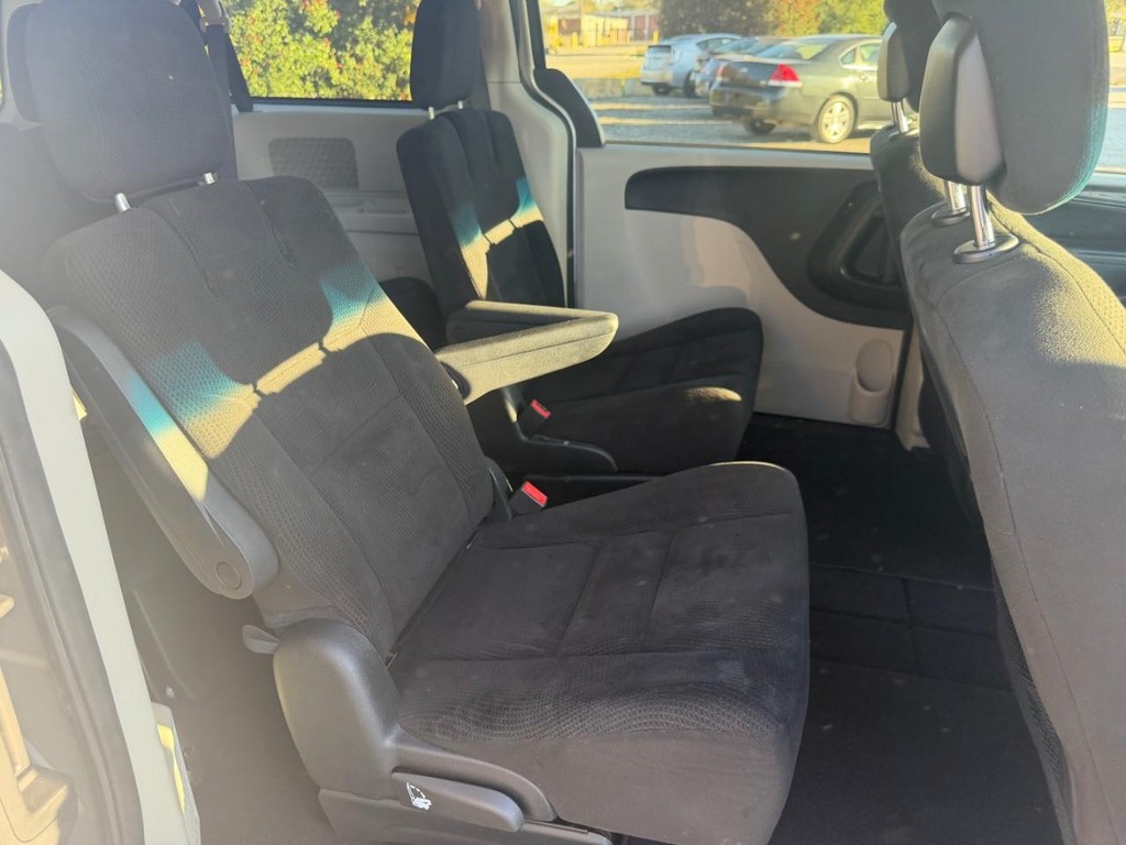 Dodge Grand Caravan Vehicle Full-screen Gallery Image 12