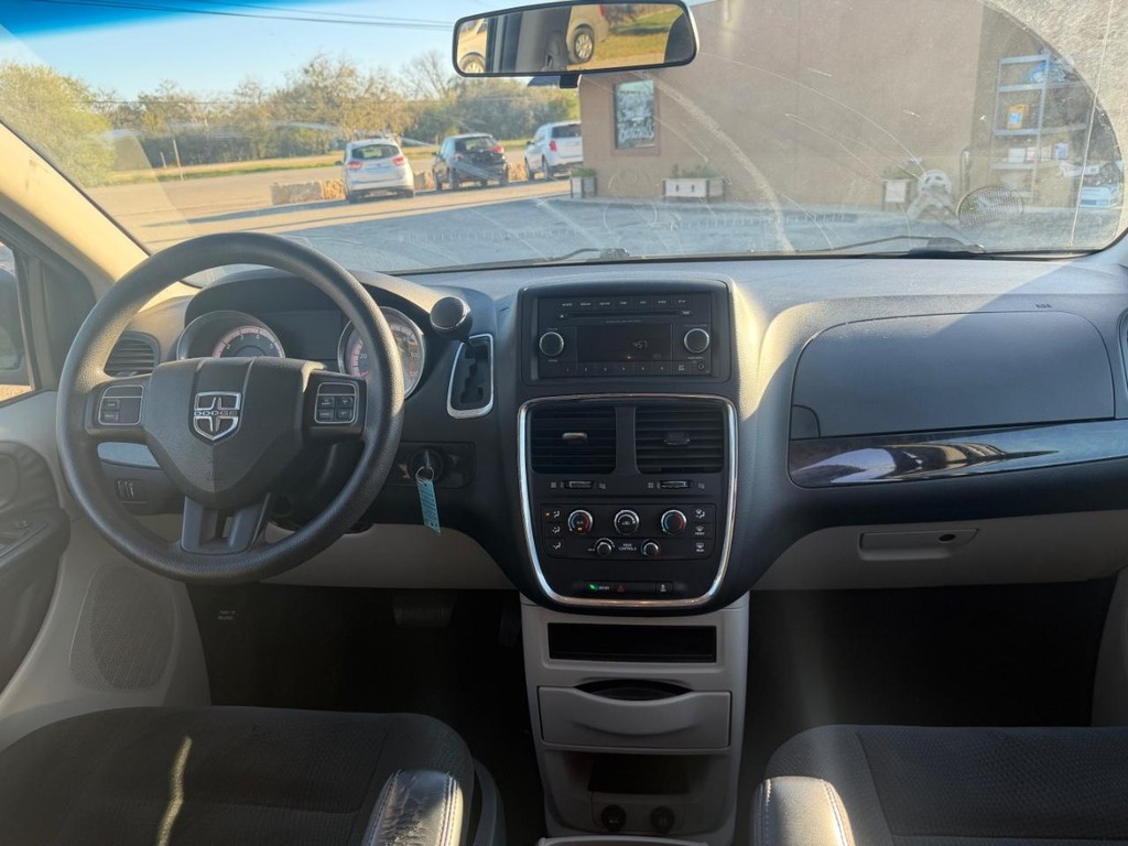 Dodge Grand Caravan Vehicle Full-screen Gallery Image 13