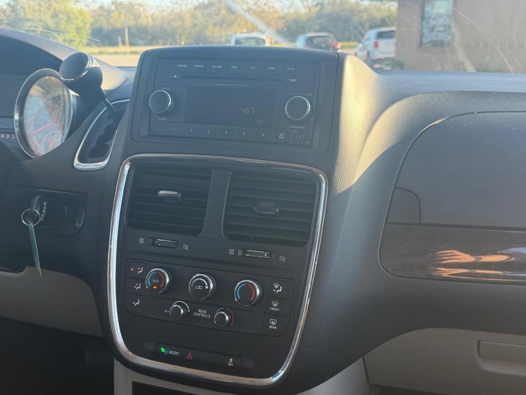 Dodge Grand Caravan Vehicle Full-screen Gallery Image 15