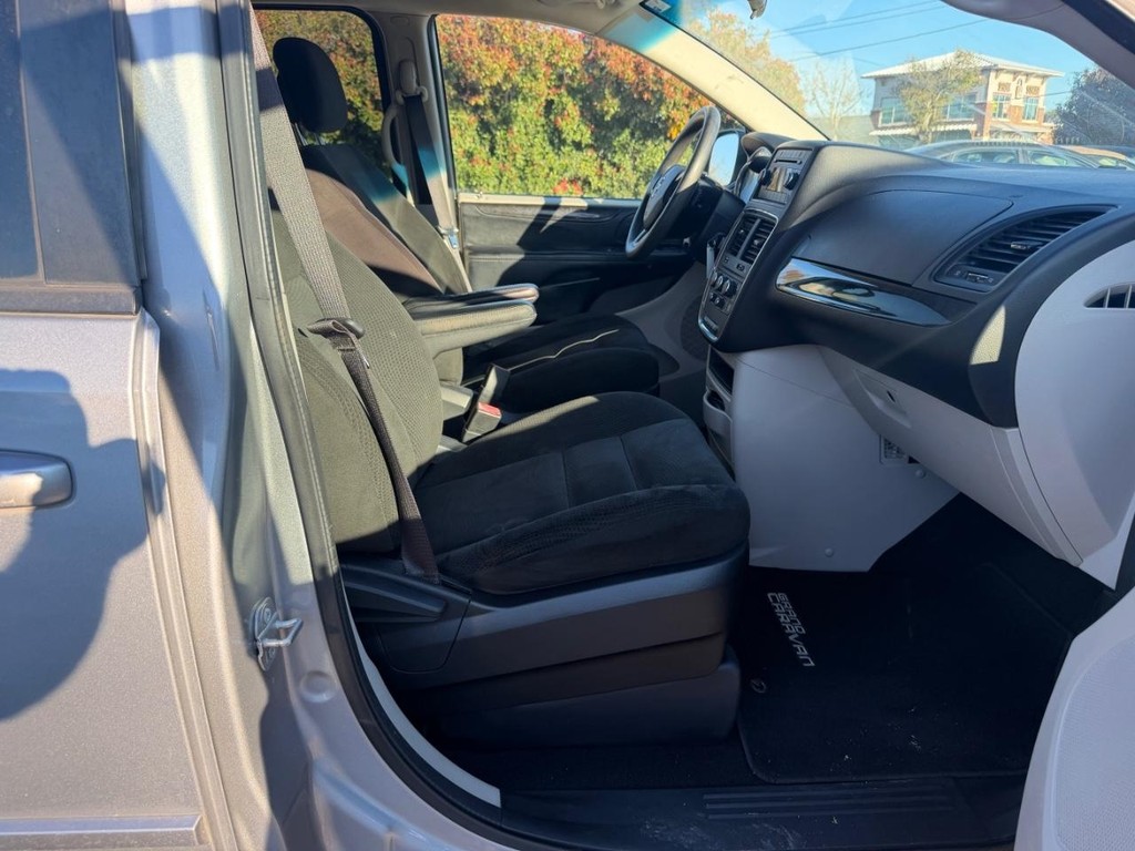 Dodge Grand Caravan Vehicle Full-screen Gallery Image 16