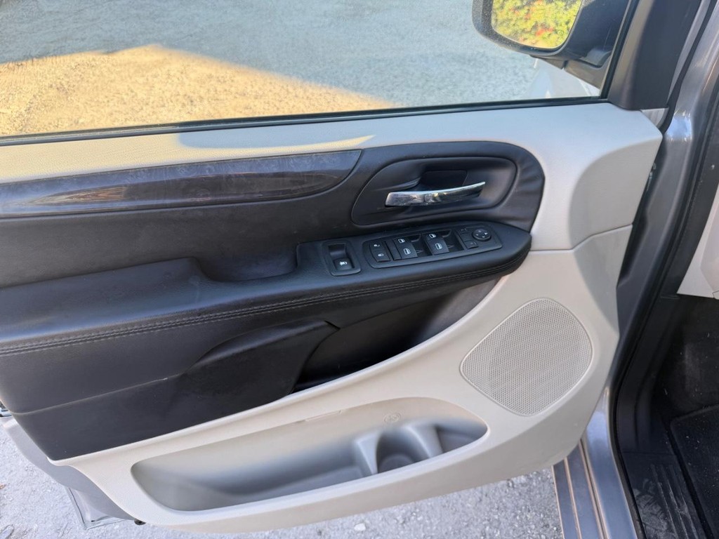 Dodge Grand Caravan Vehicle Full-screen Gallery Image 18