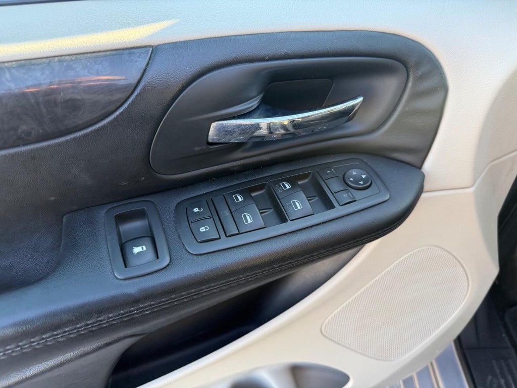 Dodge Grand Caravan Vehicle Full-screen Gallery Image 19