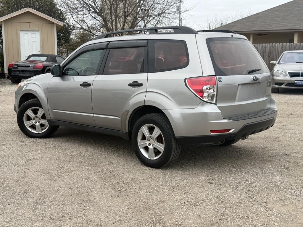 Subaru Forester Vehicle Full-screen Gallery Image 4