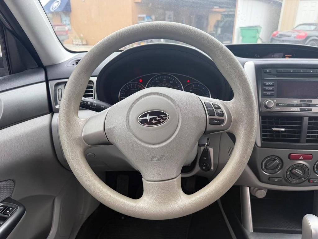 Subaru Forester Vehicle Full-screen Gallery Image 11