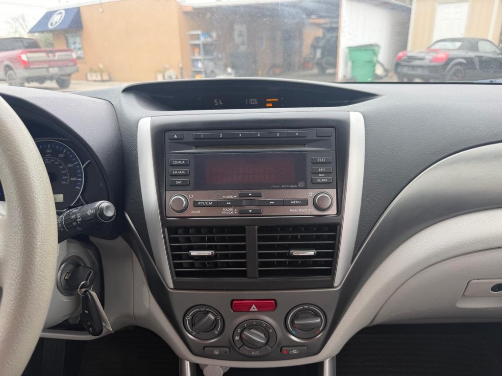 Subaru Forester Vehicle Full-screen Gallery Image 12