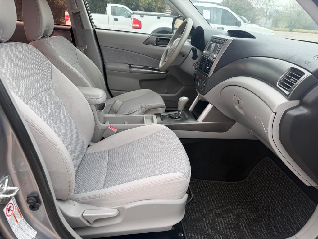 Subaru Forester Vehicle Full-screen Gallery Image 14