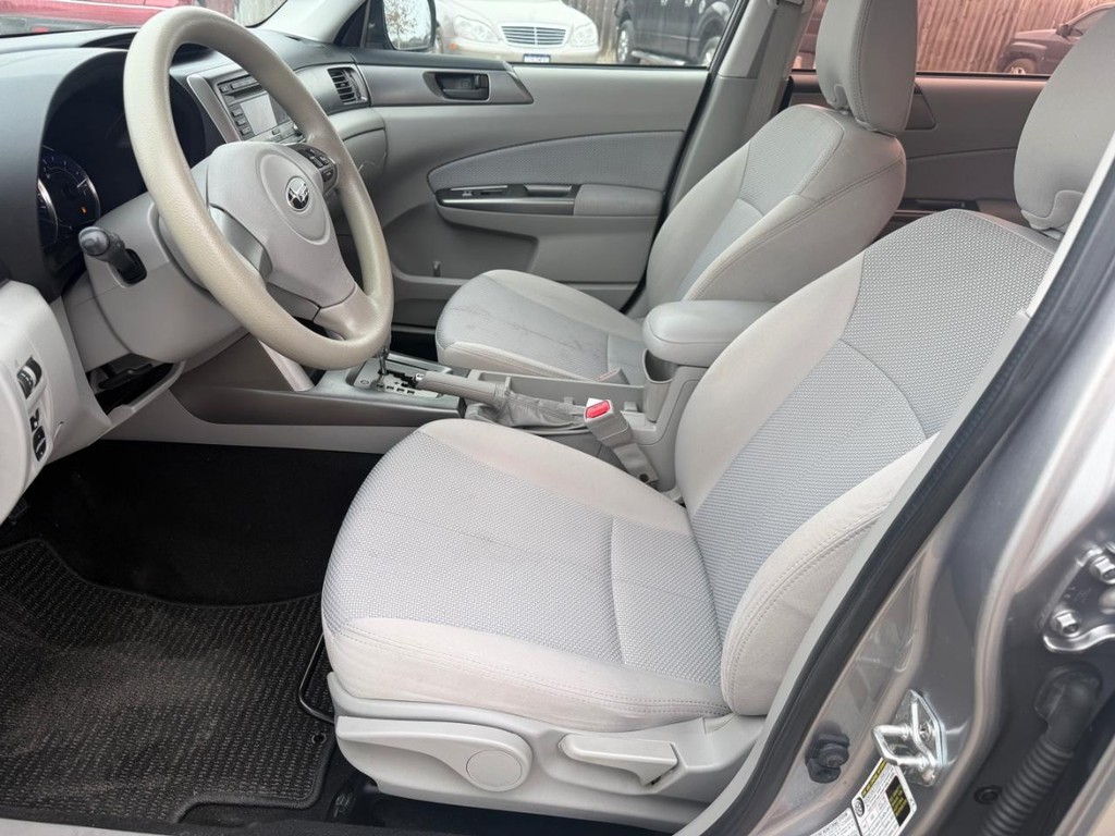 Subaru Forester Vehicle Full-screen Gallery Image 15