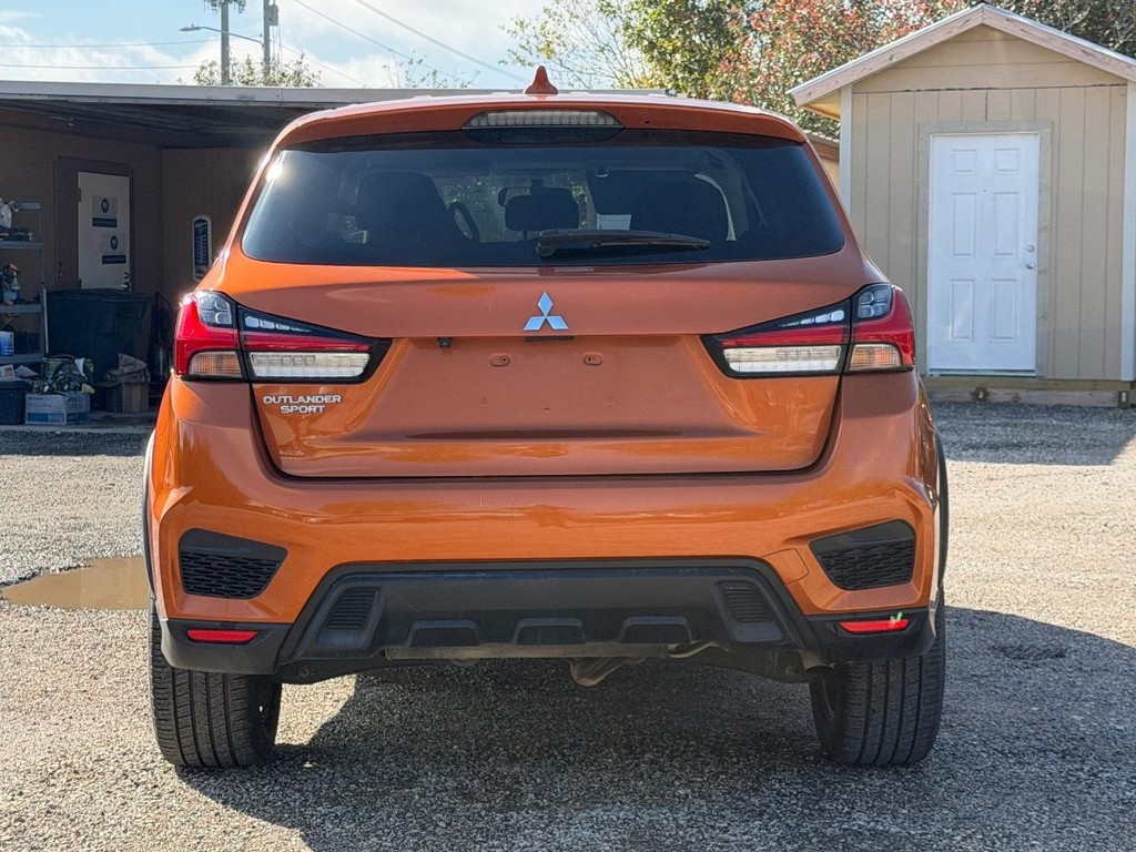 Mitsubishi Outlander Sport Vehicle Full-screen Gallery Image 4