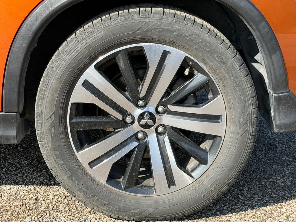 Mitsubishi Outlander Sport Vehicle Full-screen Gallery Image 7