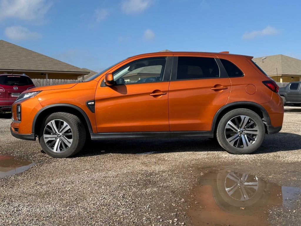 Mitsubishi Outlander Sport Vehicle Full-screen Gallery Image 8