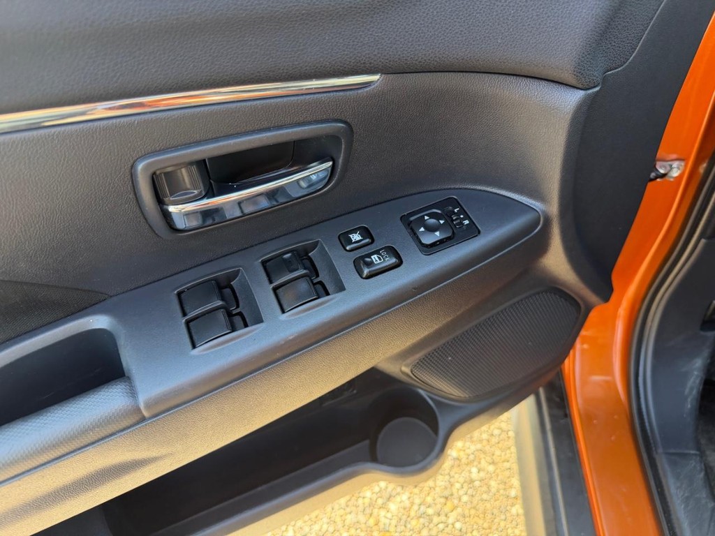 Mitsubishi Outlander Sport Vehicle Full-screen Gallery Image 19