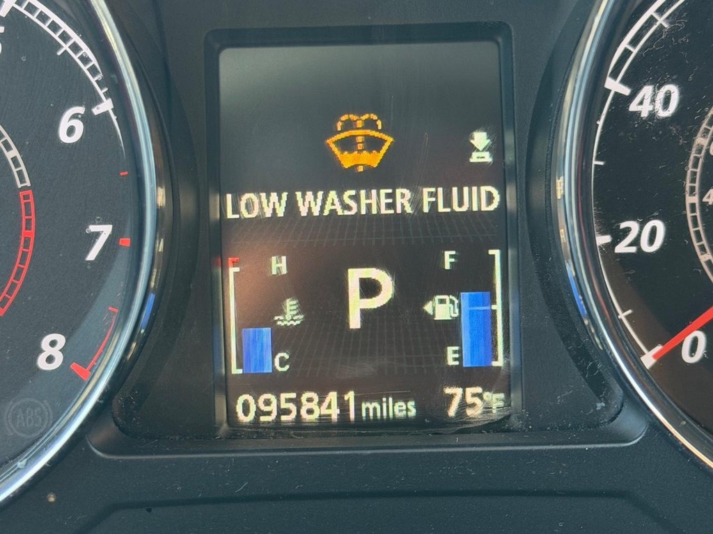 Mitsubishi Outlander Sport Vehicle Full-screen Gallery Image 22