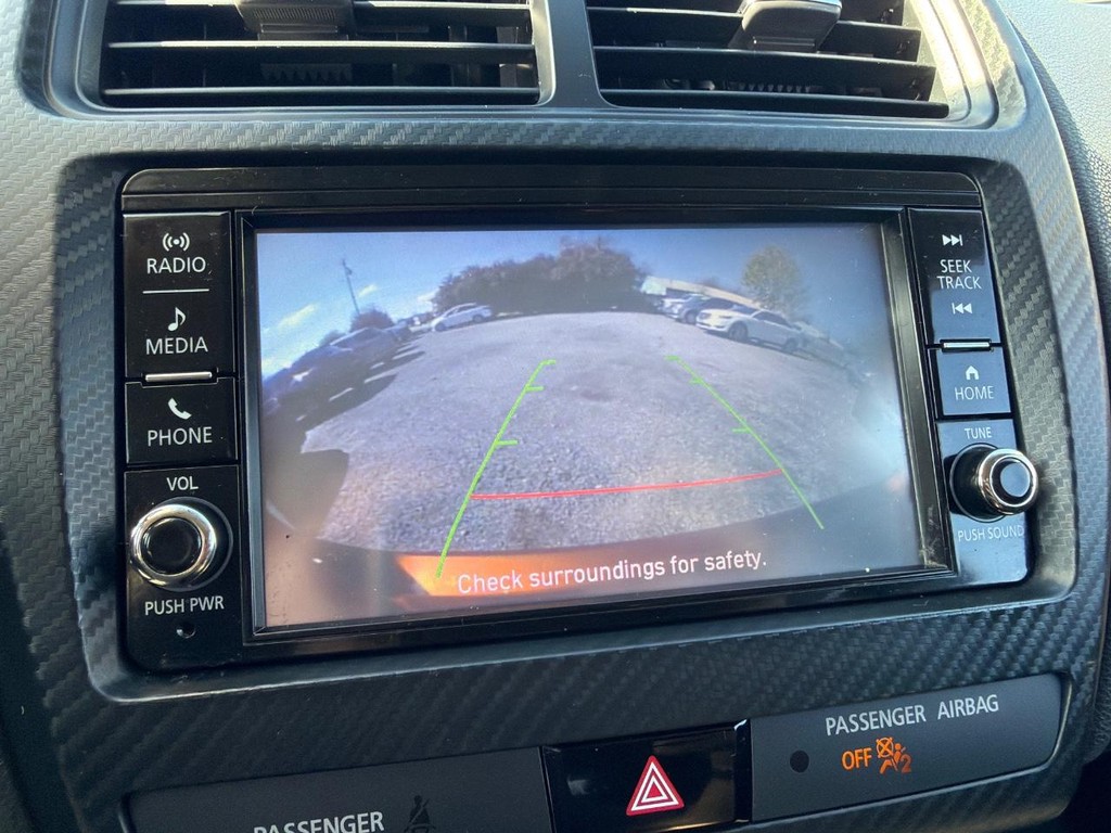 Mitsubishi Outlander Sport Vehicle Full-screen Gallery Image 23