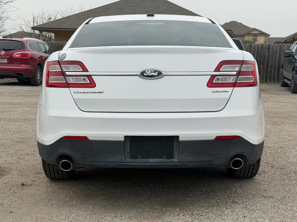 Ford Taurus Vehicle Full-screen Gallery Image 04