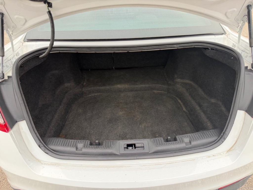 Ford Taurus Vehicle Full-screen Gallery Image 05