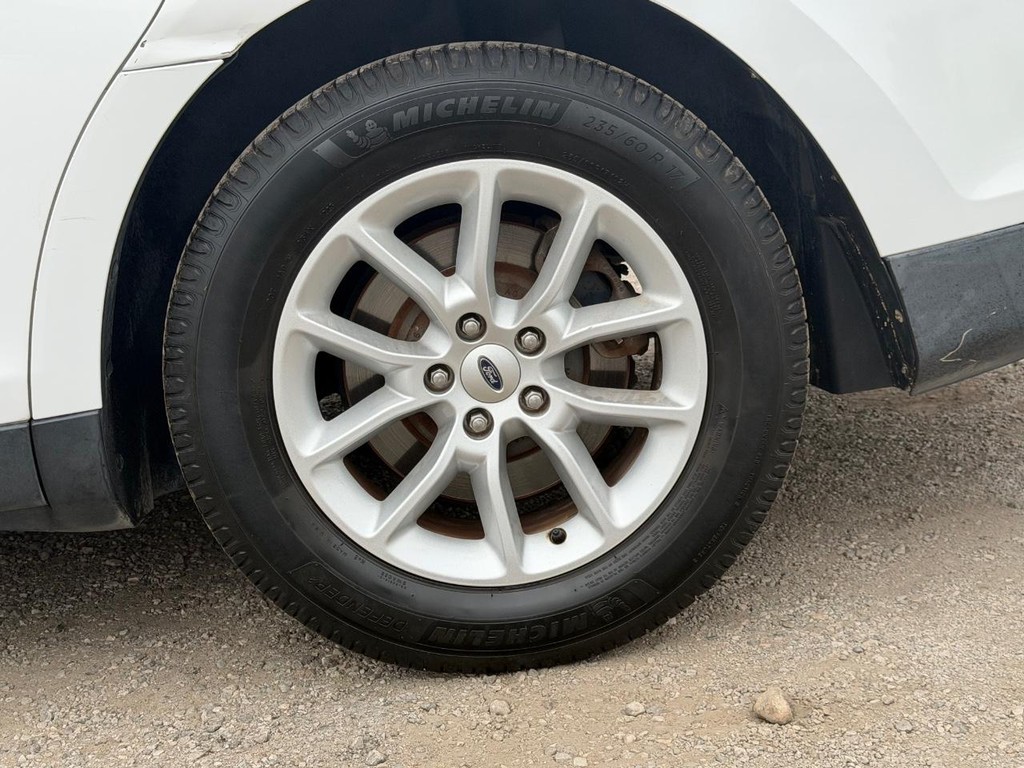 Ford Taurus Vehicle Full-screen Gallery Image 07