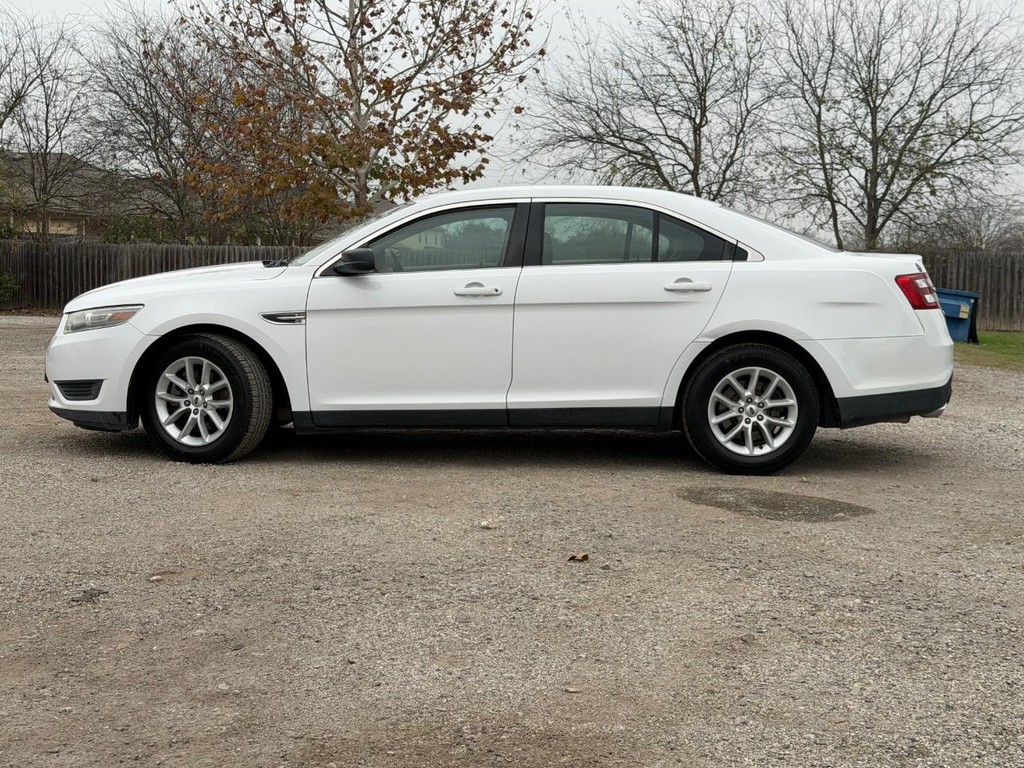 Ford Taurus Vehicle Full-screen Gallery Image 08