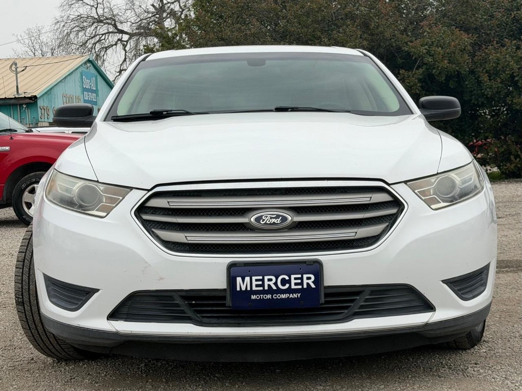 Ford Taurus Vehicle Full-screen Gallery Image 10