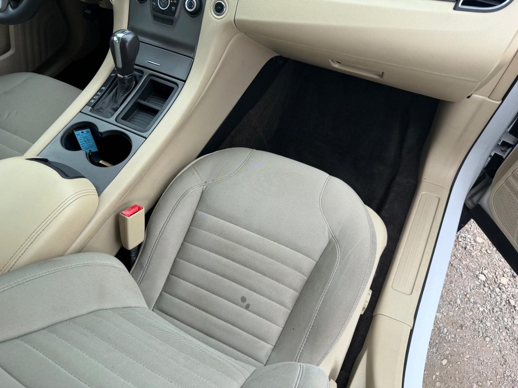 Ford Taurus Vehicle Full-screen Gallery Image 15