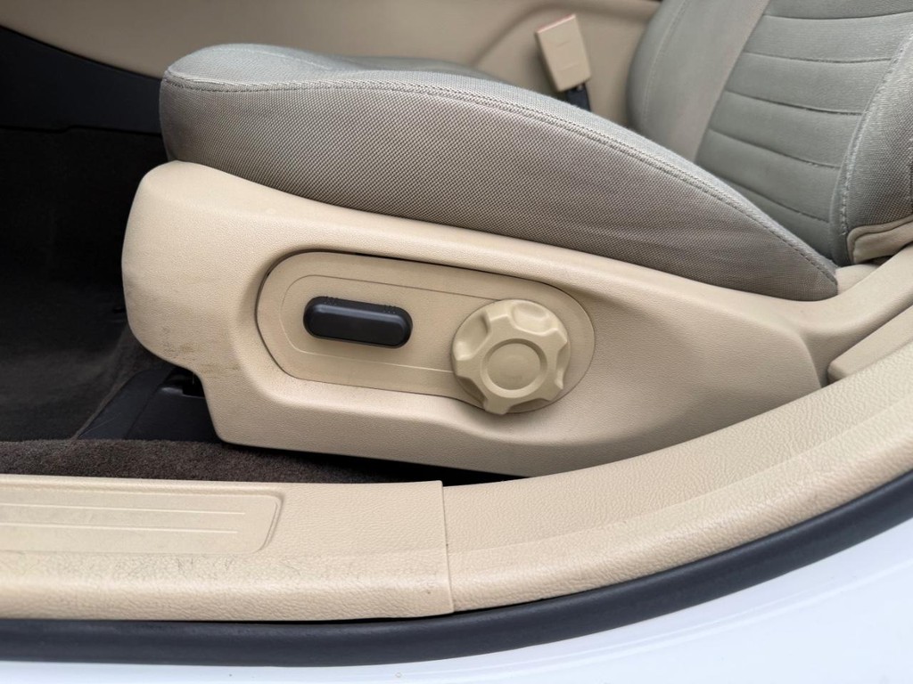 Ford Taurus Vehicle Full-screen Gallery Image 18