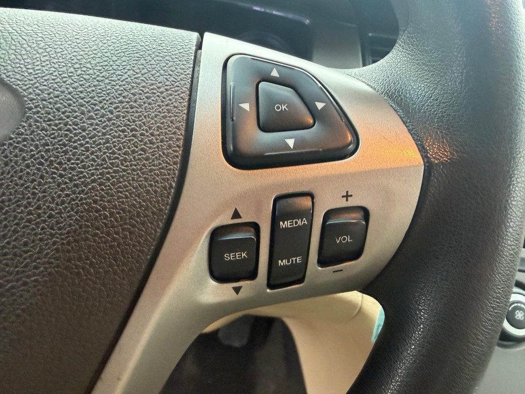 Ford Taurus Vehicle Full-screen Gallery Image 22