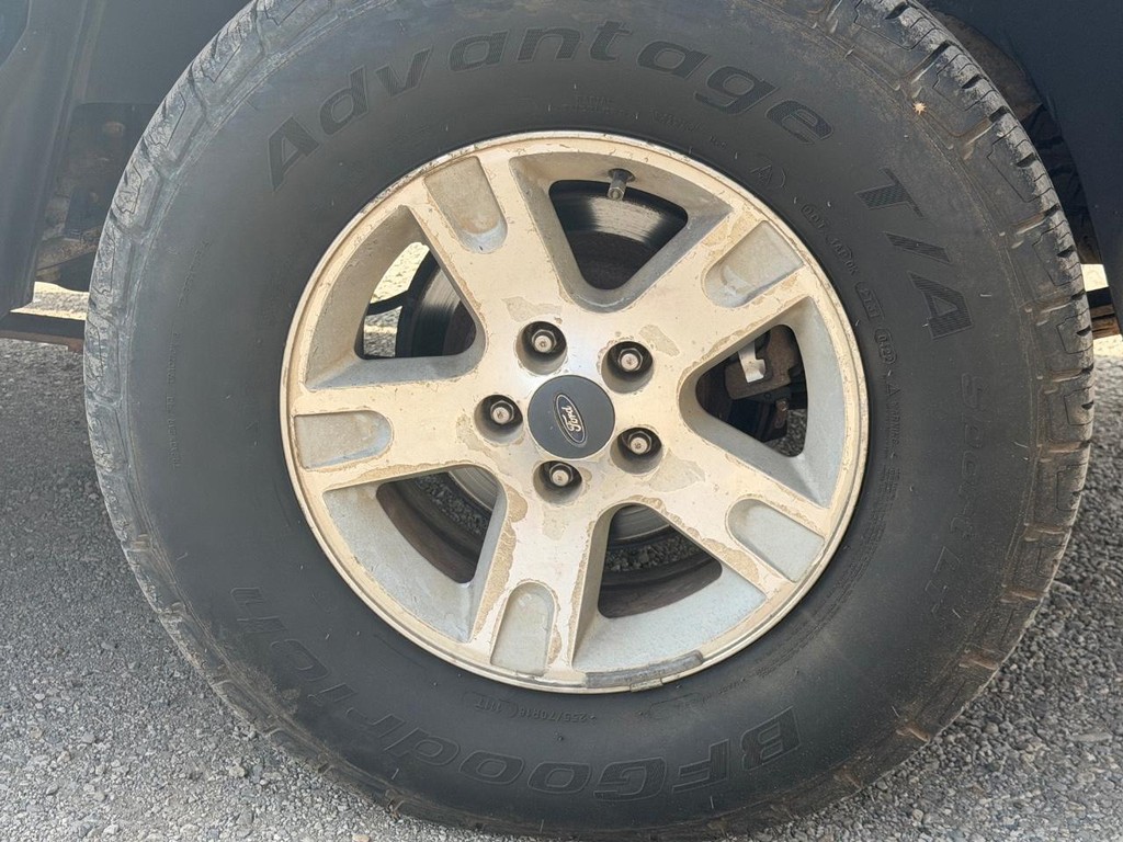 Ford Explorer Sport Trac Vehicle Full-screen Gallery Image 6