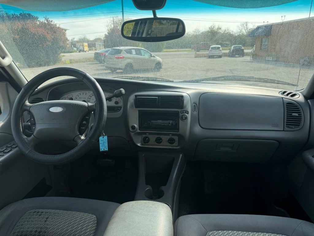 Ford Explorer Sport Trac Vehicle Full-screen Gallery Image 11