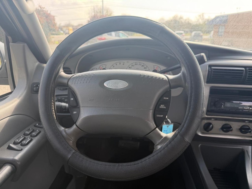 Ford Explorer Sport Trac Vehicle Full-screen Gallery Image 12