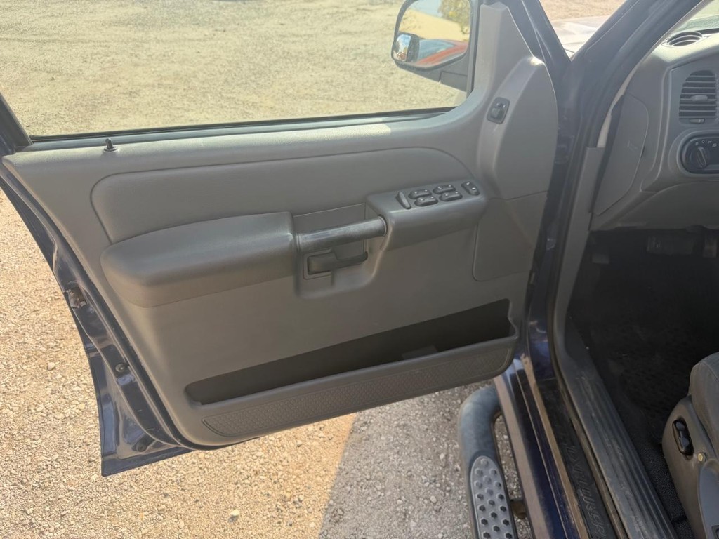 Ford Explorer Sport Trac Vehicle Full-screen Gallery Image 17