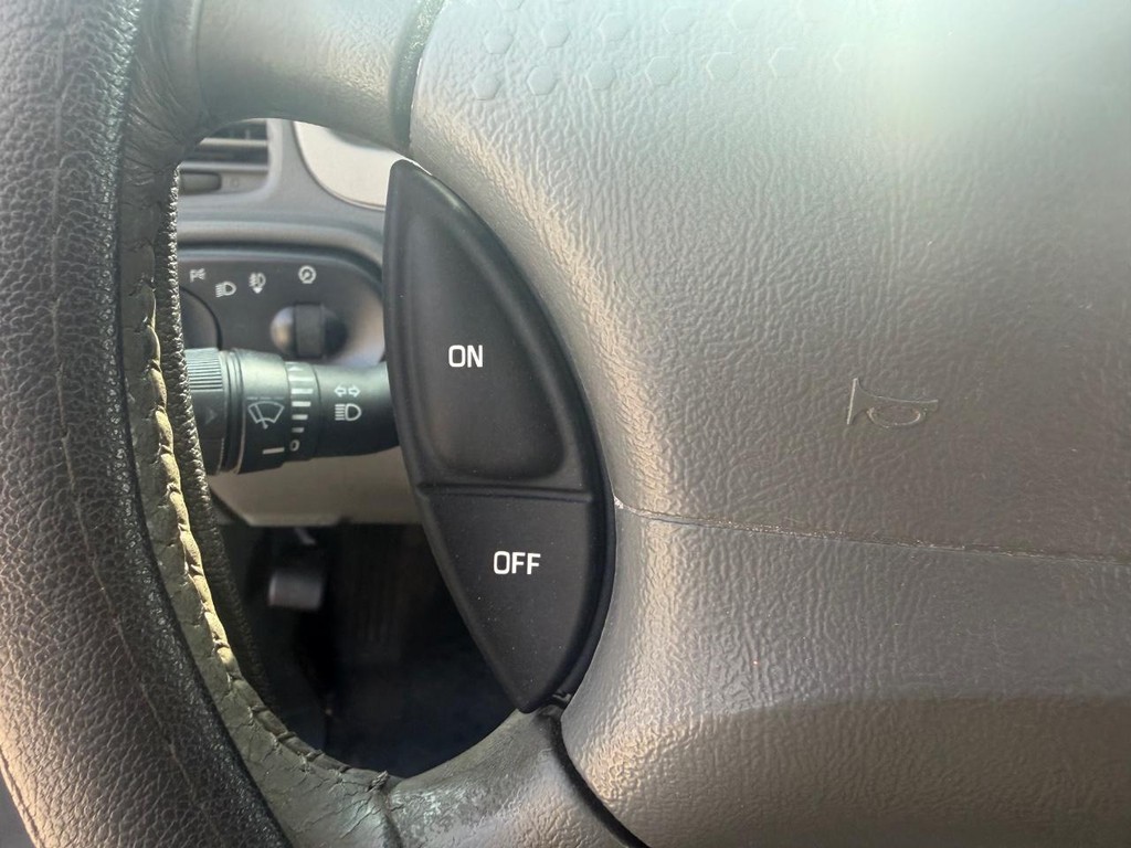 Ford Explorer Sport Trac Vehicle Full-screen Gallery Image 19