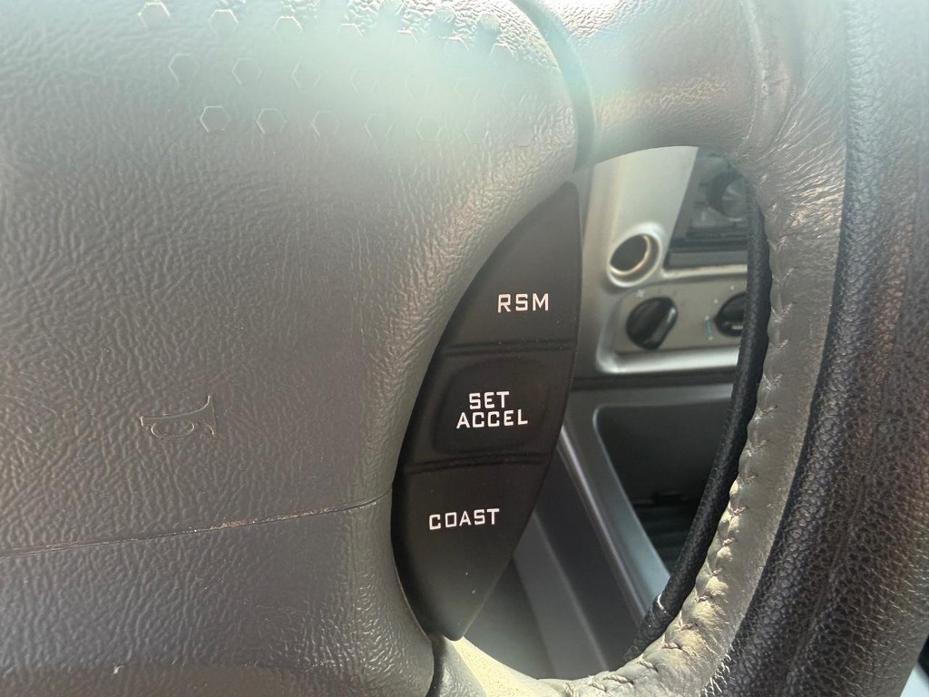 Ford Explorer Sport Trac Vehicle Full-screen Gallery Image 20