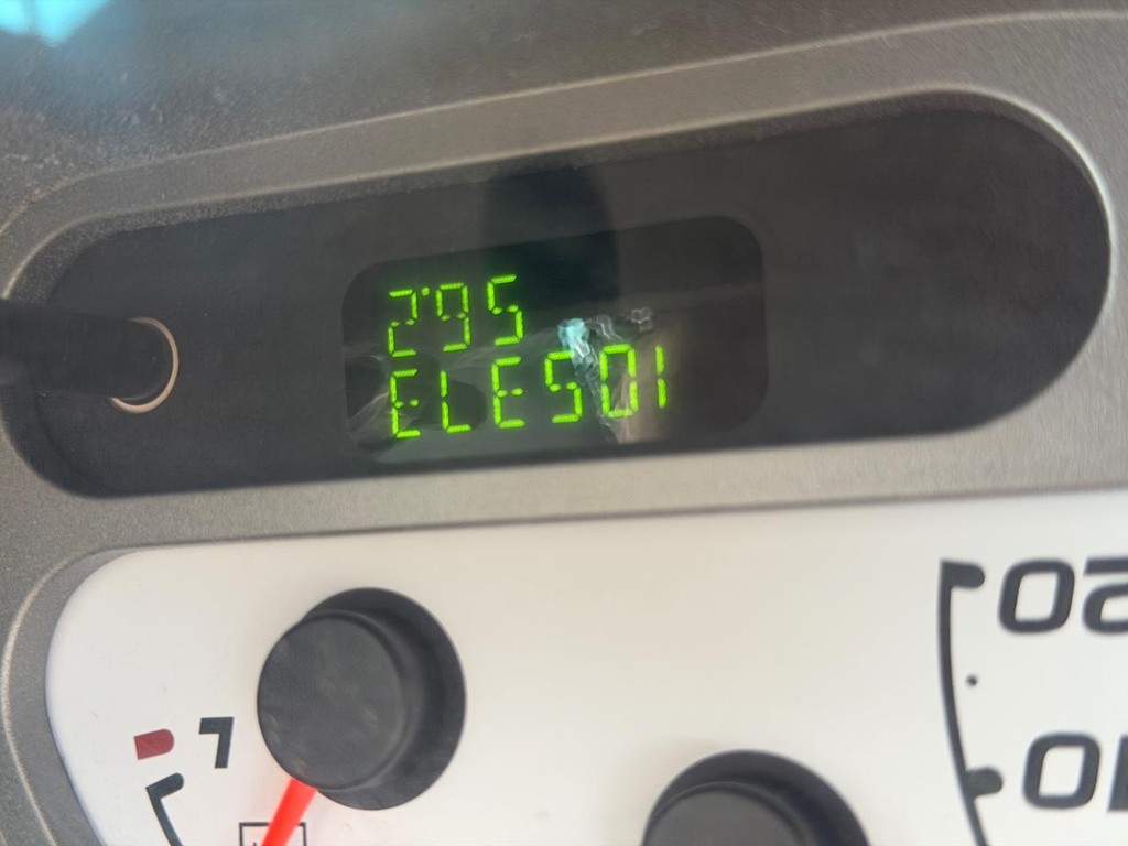 Ford Explorer Sport Trac Vehicle Full-screen Gallery Image 21