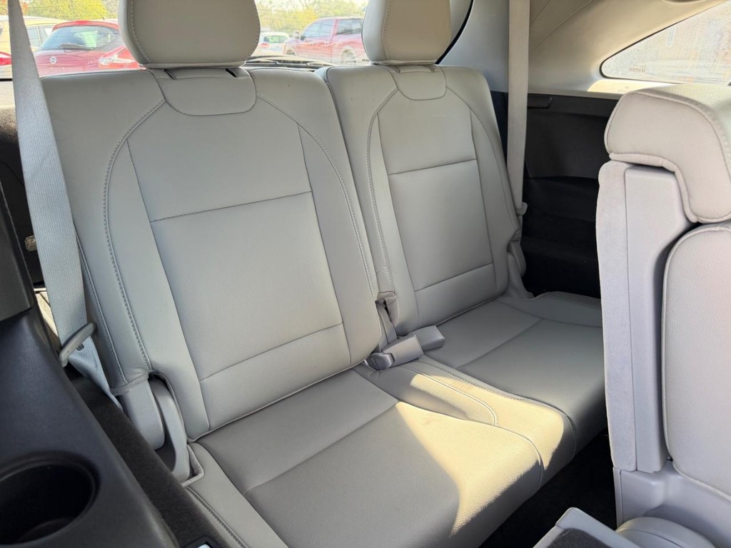 Acura MDX Vehicle Full-screen Gallery Image 11