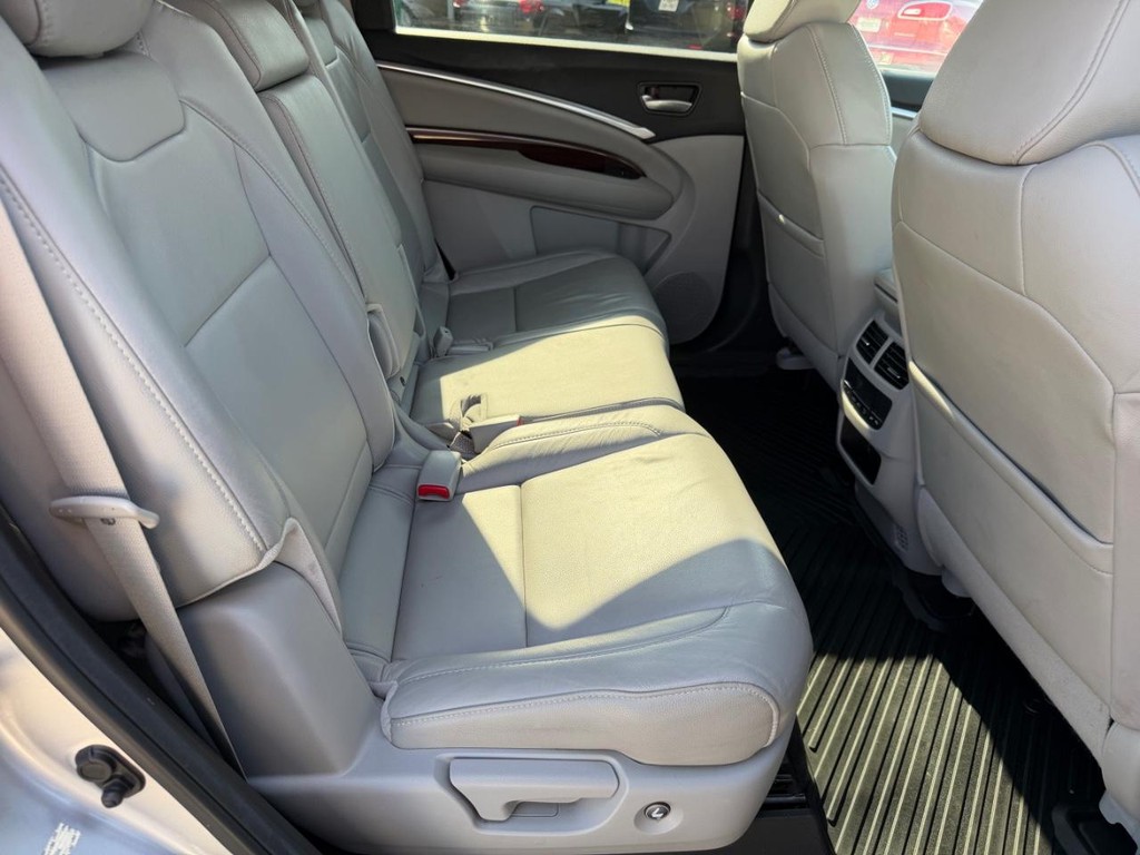 Acura MDX Vehicle Full-screen Gallery Image 12