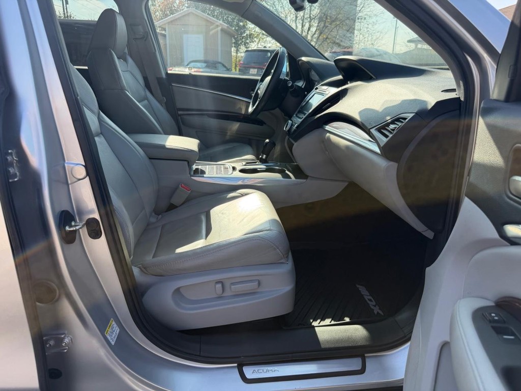 Acura MDX Vehicle Full-screen Gallery Image 18