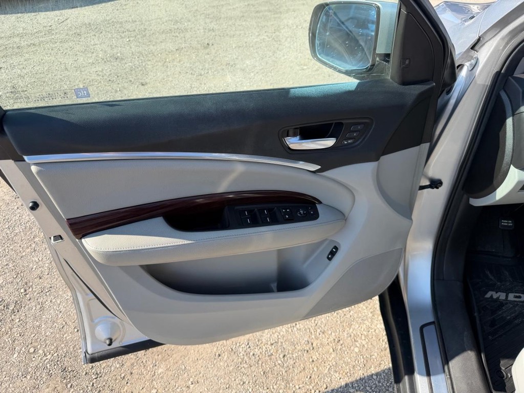 Acura MDX Vehicle Full-screen Gallery Image 21