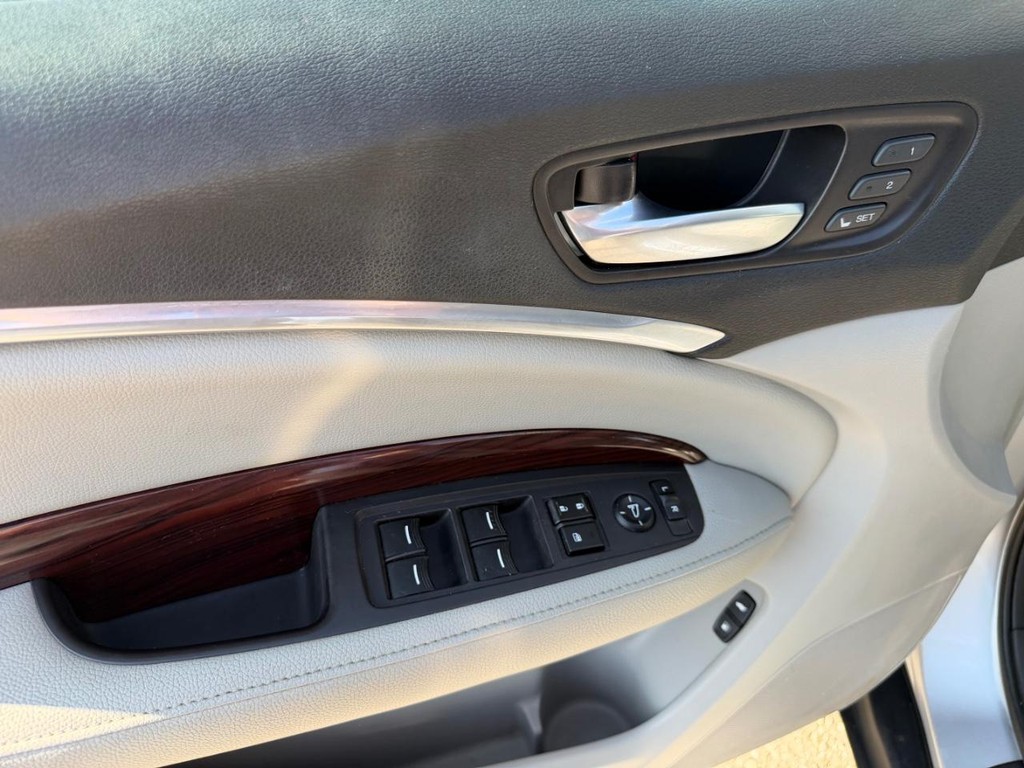 Acura MDX Vehicle Full-screen Gallery Image 22