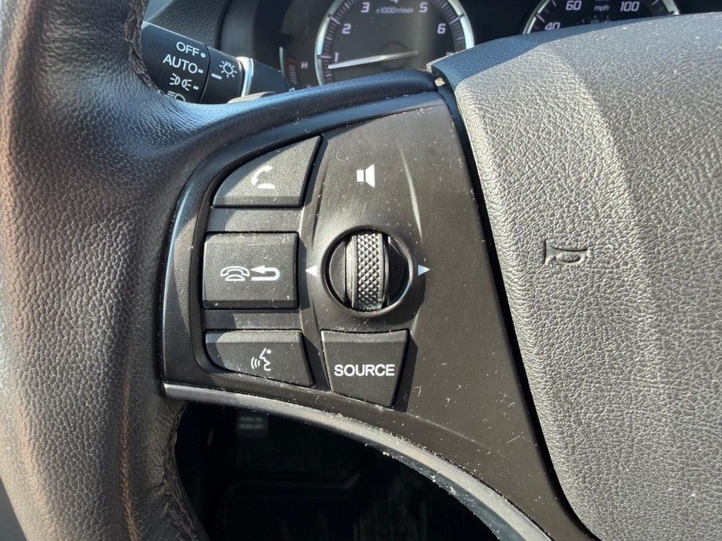 Acura MDX Vehicle Full-screen Gallery Image 23