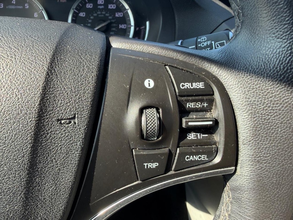 Acura MDX Vehicle Full-screen Gallery Image 24