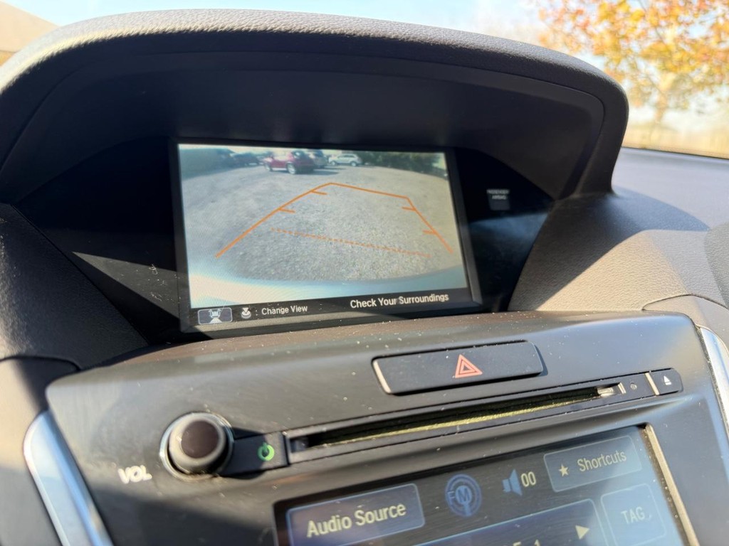 Acura MDX Vehicle Full-screen Gallery Image 26