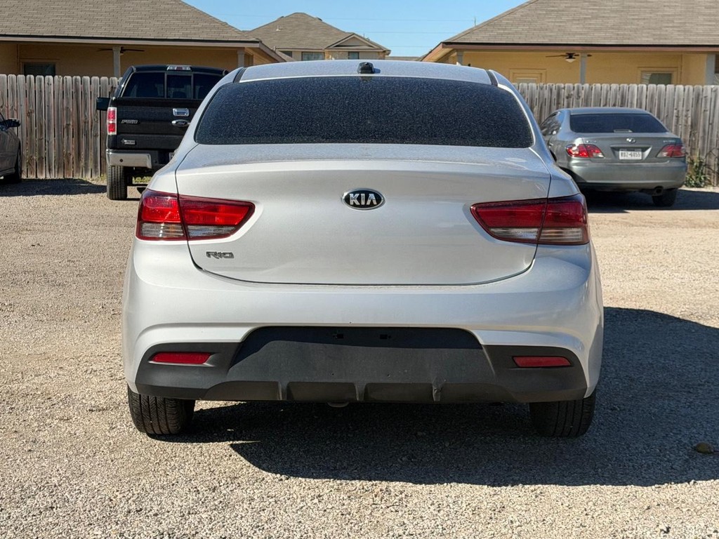 Kia Rio Vehicle Full-screen Gallery Image 04