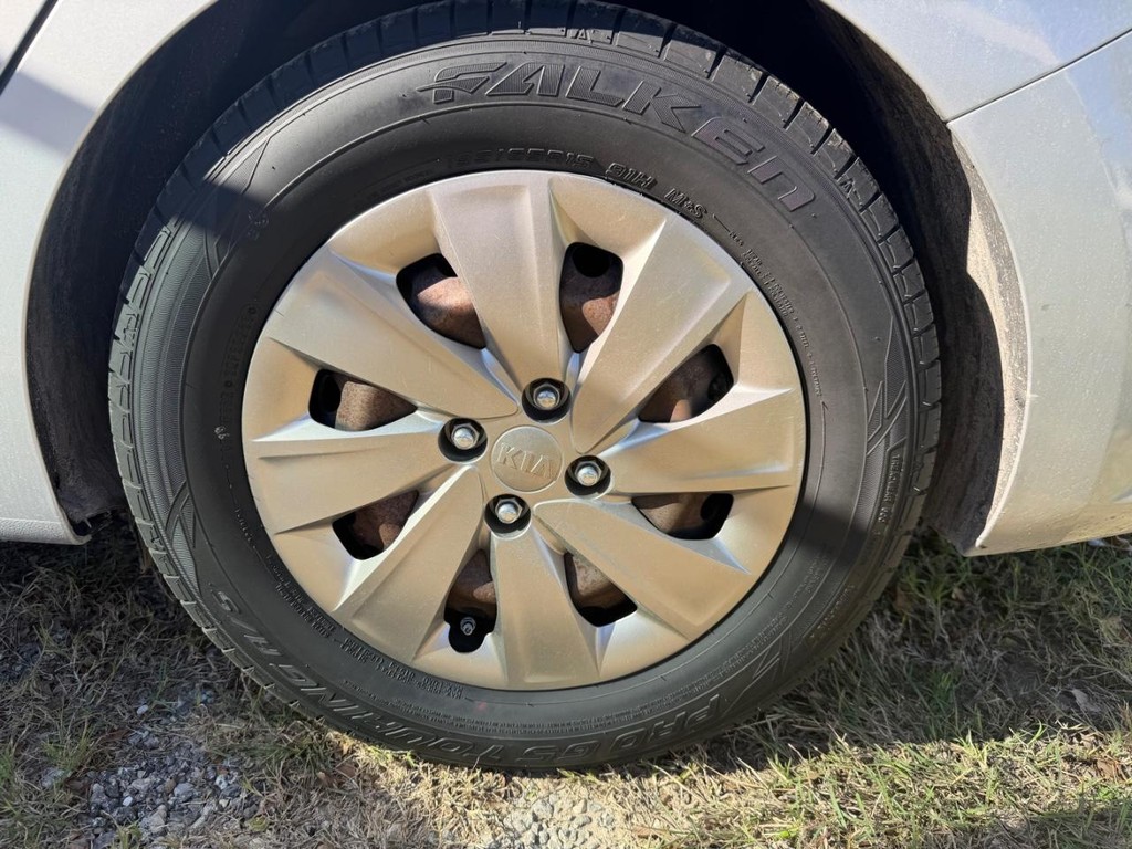 Kia Rio Vehicle Full-screen Gallery Image 07